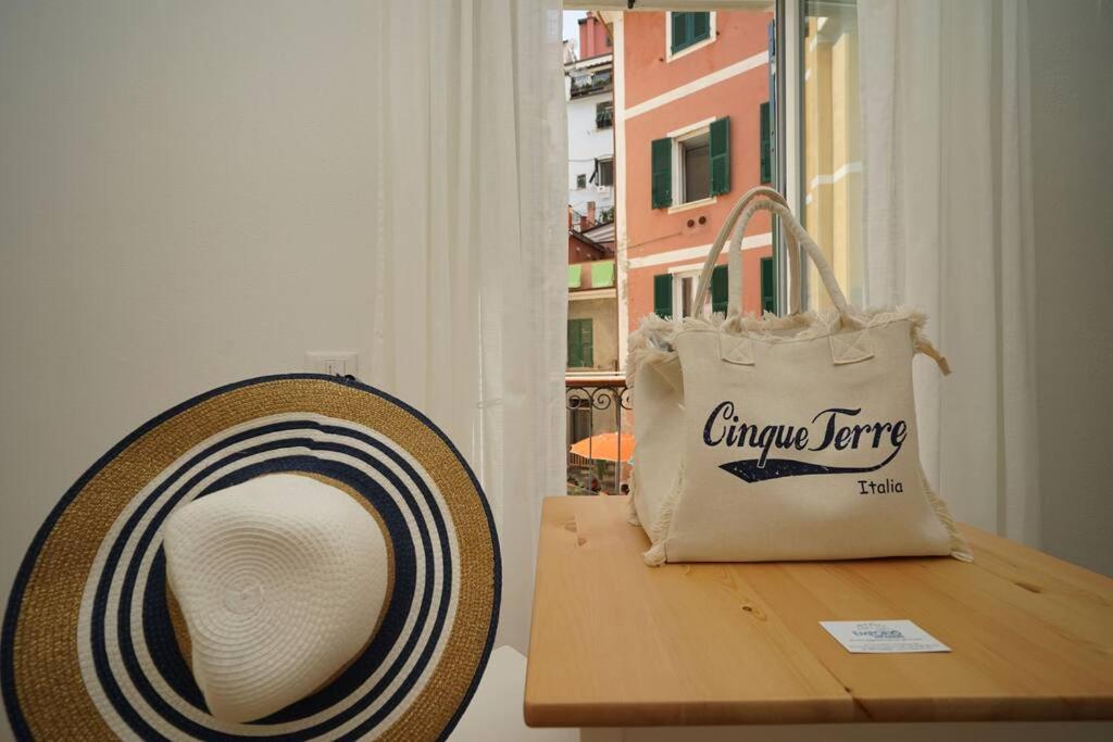 Apartamento Les Pieds Dans L'Eau Vernazza Exterior foto